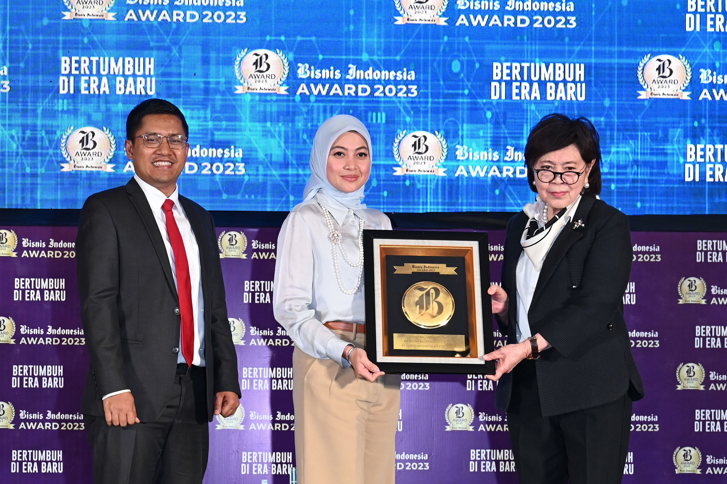 Sukses Pertahankan Kinerja Positif Selama Tiga Tahun Berturut-turut, SIG Raih Bisnis Indonesia Award 2023